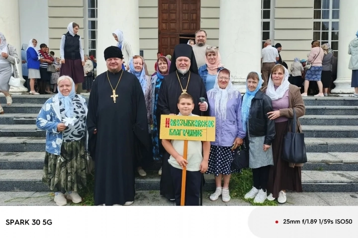Парад семей в Клинцовской епархии: Прихожане храмов Новозыбковского благочиния приняли участие в торжествах по случаю дня памяти святых благоверных князя Петра и княгини Февронии, Муромских чудотворцев, состоявшихся в селе Ляличи Парад семей в Клинцовской епархии: Прихожане храмов Новозыбковского благочиния приняли участие в торжествах по случаю дня памяти святых благоверных князя Петра и княгини Февронии, Муромских чудотворцев, состоявшихся в селе Ляличи