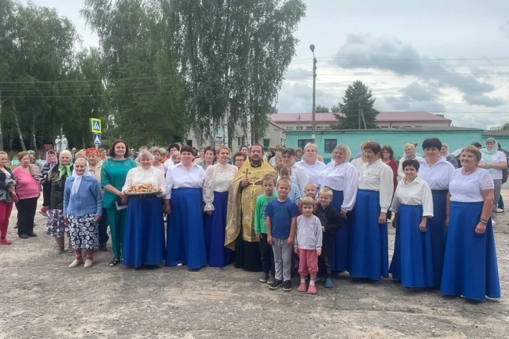 Жители и гости села Перелазы Красногорского района молитвенно почтили День села Жители и гости села Перелазы Красногорского района молитвенно почтили День села