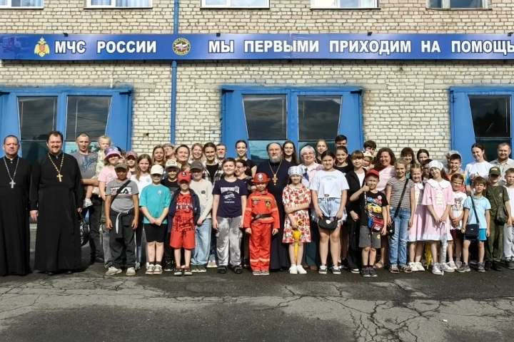 «Я знаю правила пожарной безопасности!» Учащиеся воскресных школ города Новозыбкова посетили отделение МЧС РФ в городе Новозыбкове «Я знаю правила пожарной безопасности!» Учащиеся воскресных школ города Новозыбкова посетили отделение МЧС РФ в городе Новозыбкове