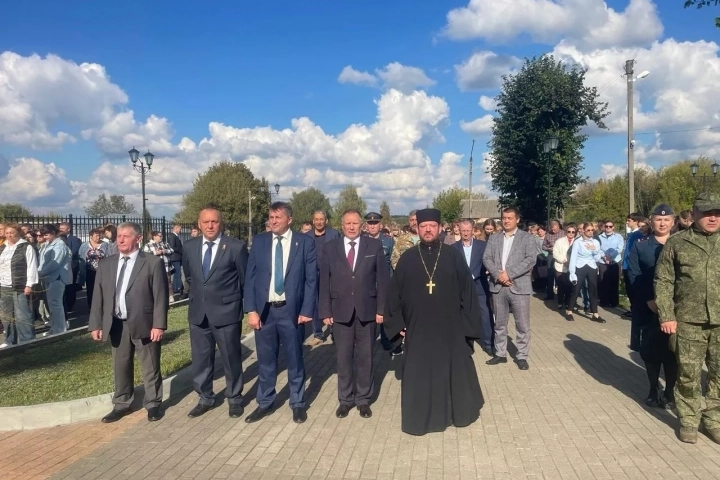 Священнослужитель принял участие в праздновании дня поселка в Красной Горе Священнослужитель принял участие в праздновании дня поселка в Красной Горе